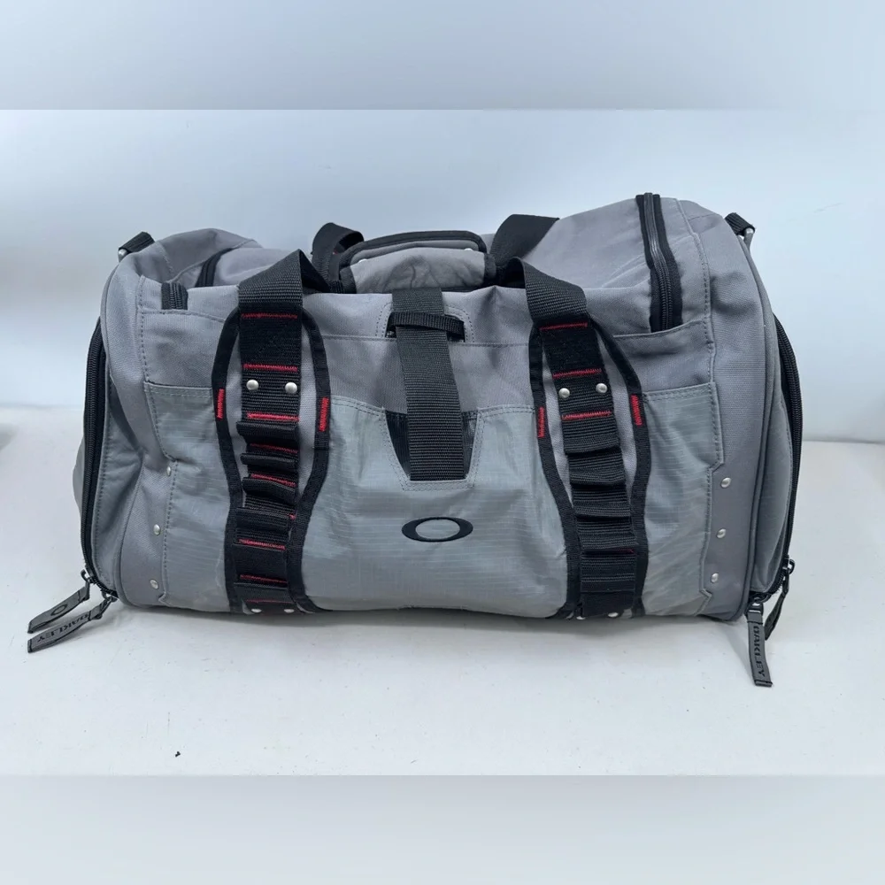 Oakley men duffel
